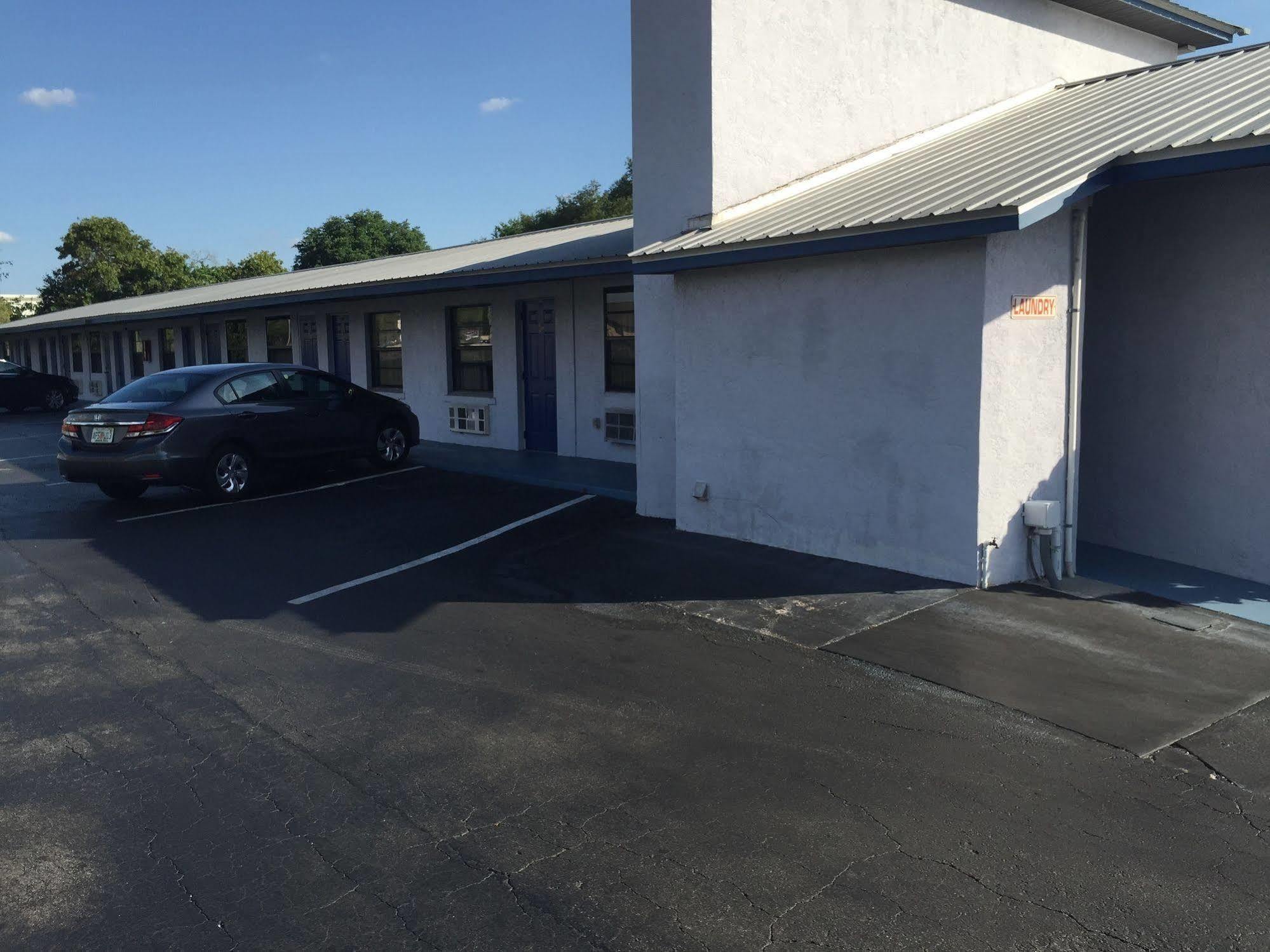 Sebring Inn エクステリア 写真